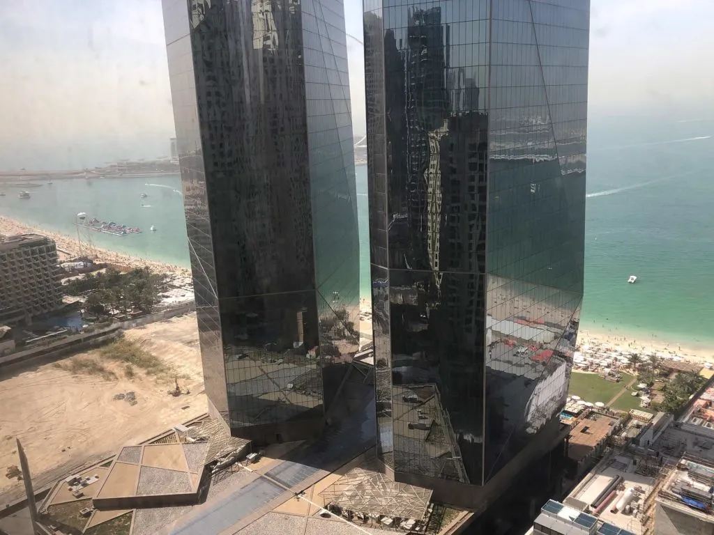 Blick auf das Meer vom Apartment in Dubai aus