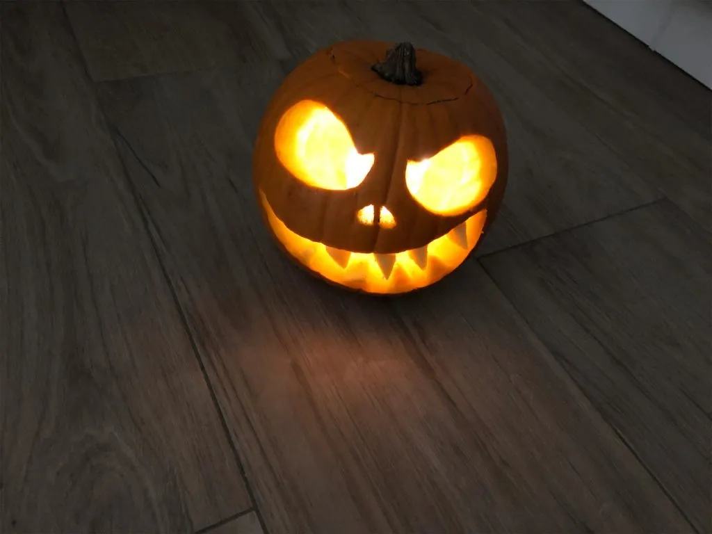 Halloween-Kürbis mit Lichterkette