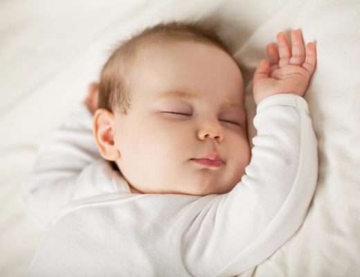 Dein Baby schläft nicht? Ursachen & was uns sehr geholfen hat