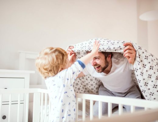 Vater-Elternzeit – Alle Tipps zu Elterngeld, Beantragung, Vorteile & Nachteile